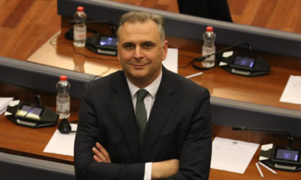 Bajqinovci i reagon Osmanit: S’ka kontribuar për heqjen e masave, e quante bixhoz pastrimin strukturave kriminale