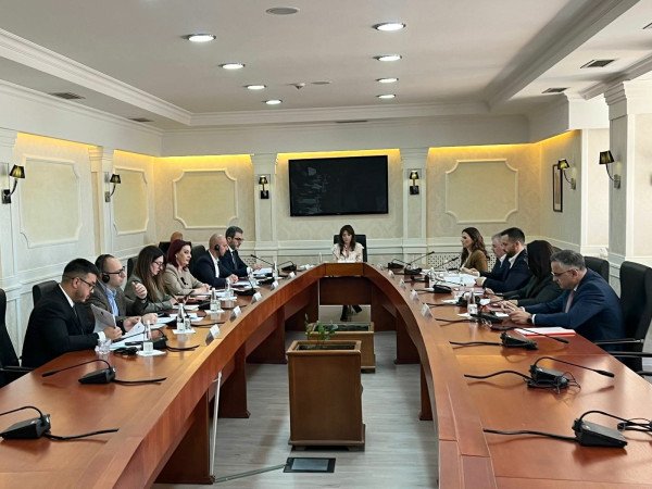 ​Nis mbledhja e kryesisë, vendoset për seancën e radhës
