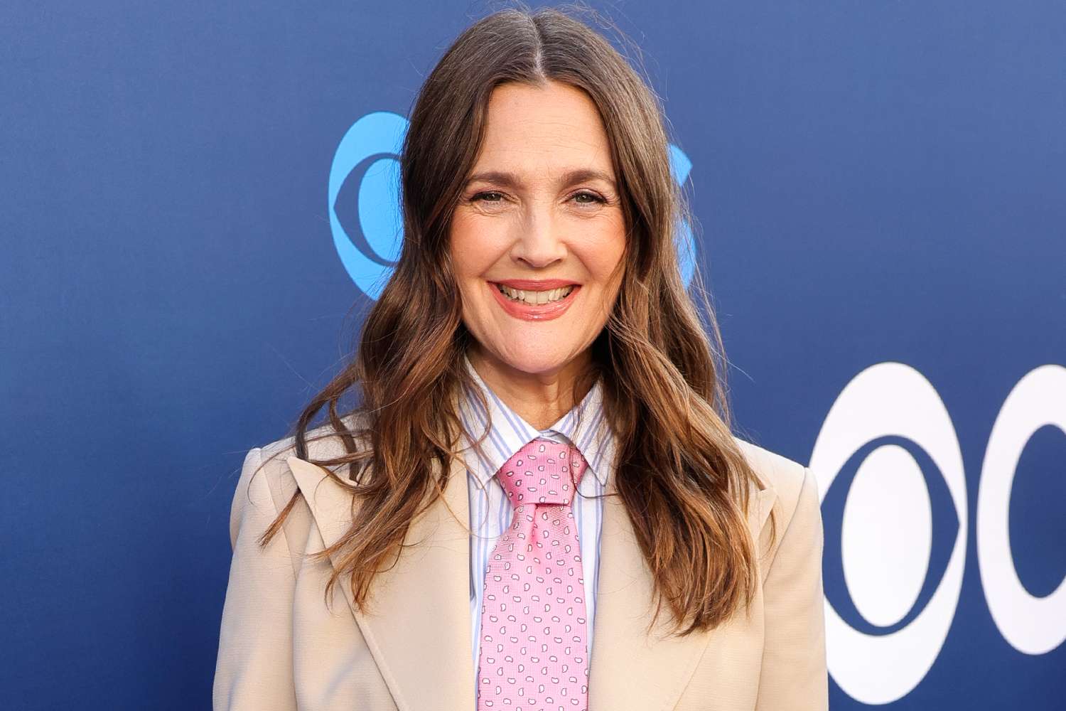 Drew Barrymore shpërtheu në lot kur foli për pasiguritë e saj trupore: Ndihem e lodhur