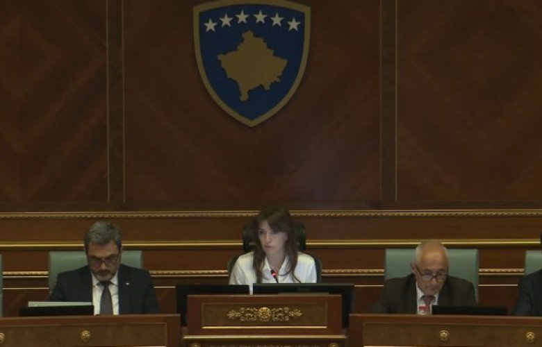 Pas shumë orësh, përfundon seanca e Kuvendit - këto janë të gjitha projektligjet që u miratuan nga deputetët