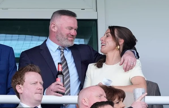 Coleen Rooney shkëlqen në Aintree me fustan elegant, shfaqet krah Wayne Rooney në Grand National