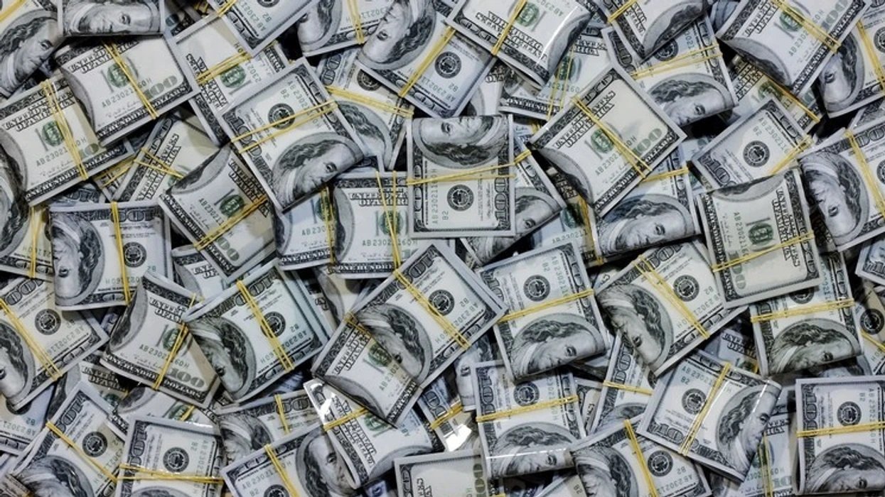 Bleu bileta lotarie rastësisht dhe fitoi 1 milion dollarë