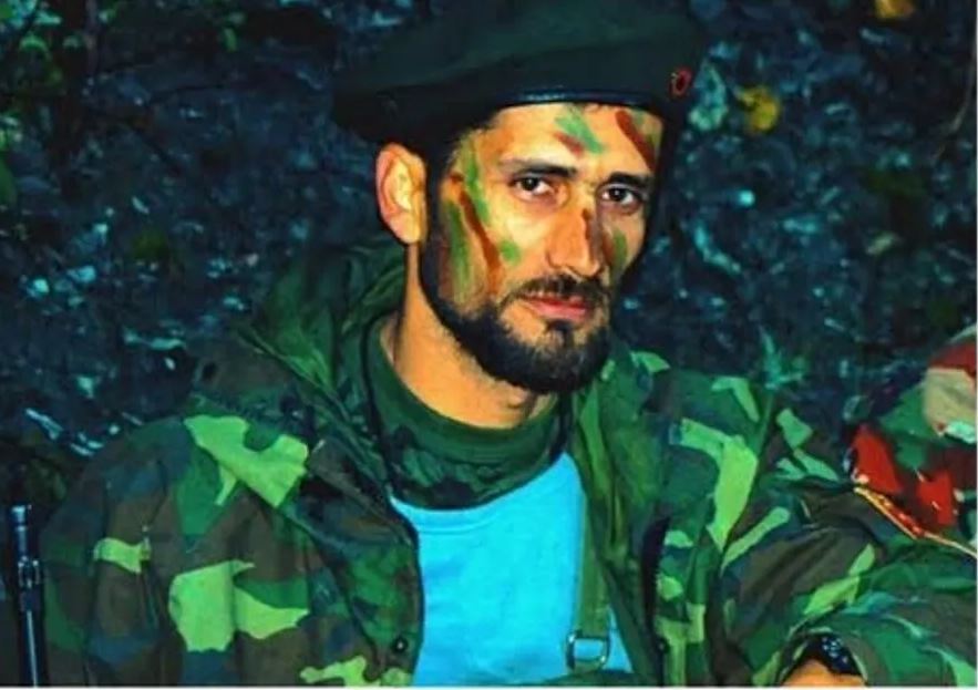 ​Busulla e fundit nga Agim Ramadani – rrëfimi që prek zemrat pas 27 vitesh nga Kosharja 