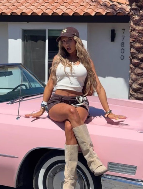 Chloe Burrows e Love Island 'thirrje për sëmundje' në KISS Breakfast