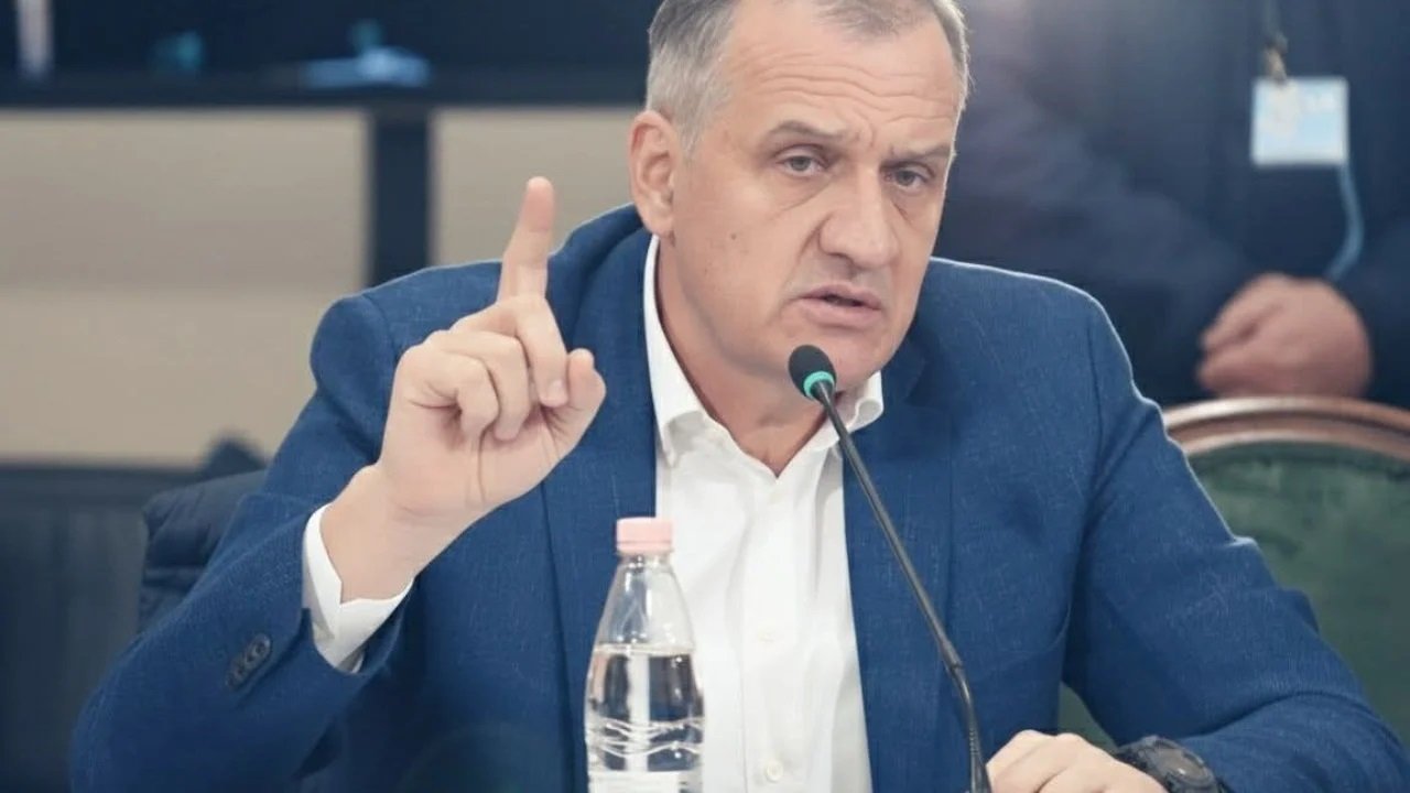 “Kurthe procedurale”, nga qelia ish-ministri Beqaj kundër procedurës së sekuestrimit të sendeve nga Prokuroria: Vendimi i kontrollit qenka de facto edhe vendim sekuestrimi?! 