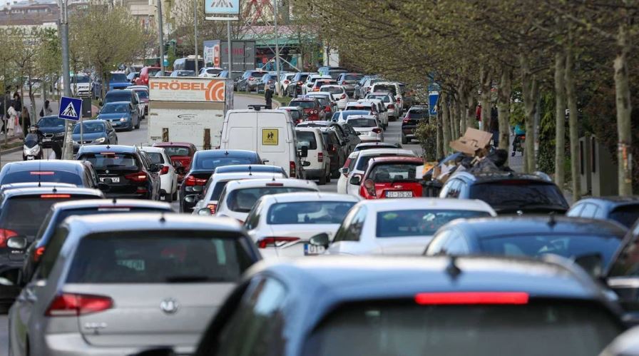 Trafiku i rënduar në Prishtinë, zgjidhja shihet te transporti publik