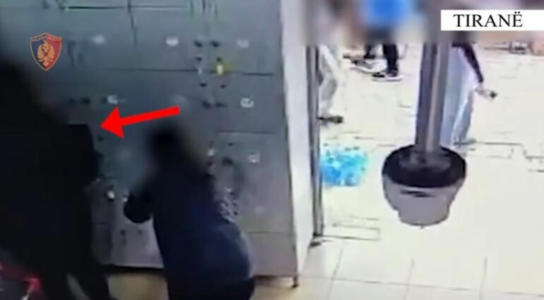 Vodhi 40 mijë paundë nga dollapi i marketit! Zbulohen detajet: Gruaja mori çelësin disa ditë më parë, u largua me paratë pa rënë në sy