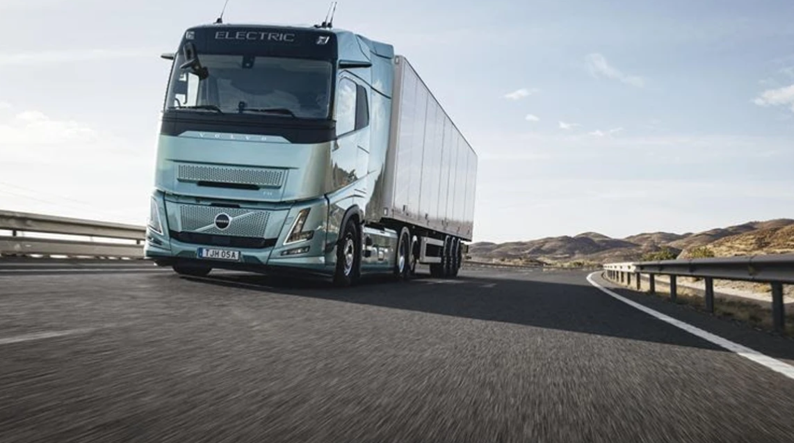 Volvo lanson kamionë të rinj elektrikë – që me një karikim të vetëm mund të përshkojnë deri në 700 km