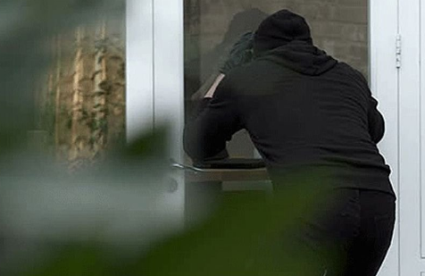 Shtetasit turk i vidhet kasaforta me para dhe stoli ari, rasti nën hetime 