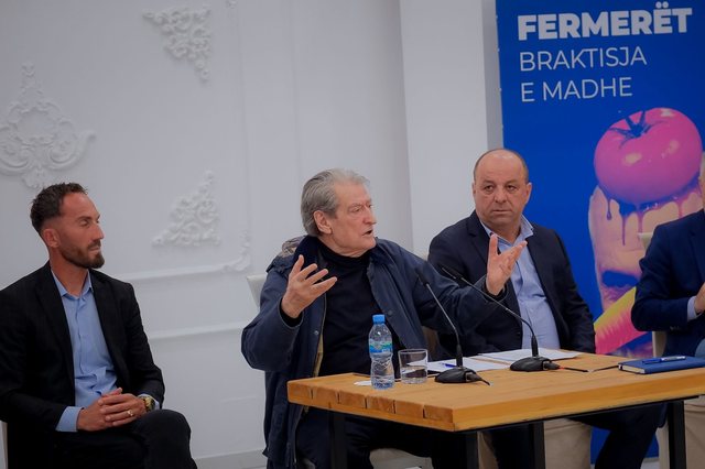 Berisha në Berat: Edi Rama po mashtron për subvencionet e naftës, fermerët drejt falimentimit