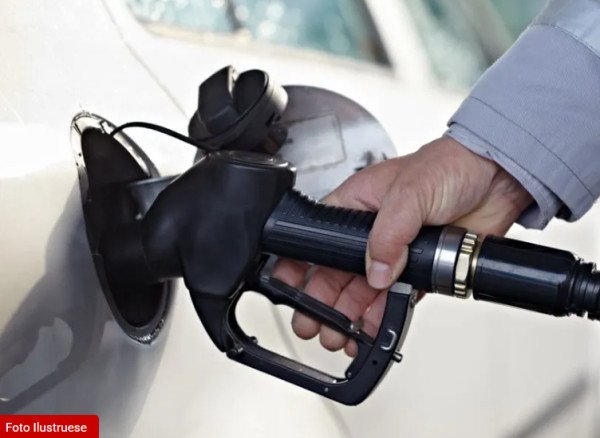 ​Çmimet e naftës stabilizohen, rriten shpresat për bisedime paqeje