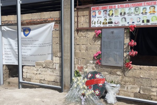 ​Rrëfime për masakrën në Lagjen e Boshnjakëve, familjarët kërkojnë drejtësi pas 27 vjetësh