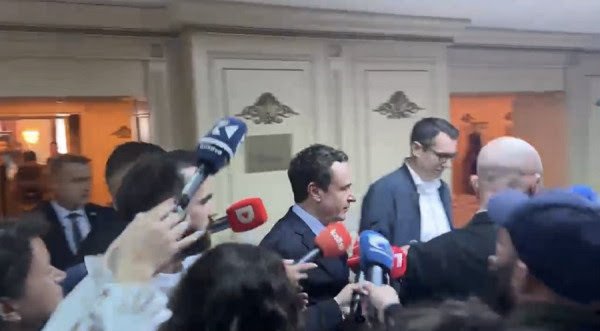 ​Zgjedhja e presidentit, a është në komunikim me liderët opozitar Kurti?