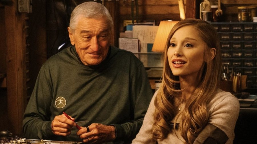 Publikohet traileri i “Focker In-Law”: Ariana Grande shfaqet krah Robert De Niro-s