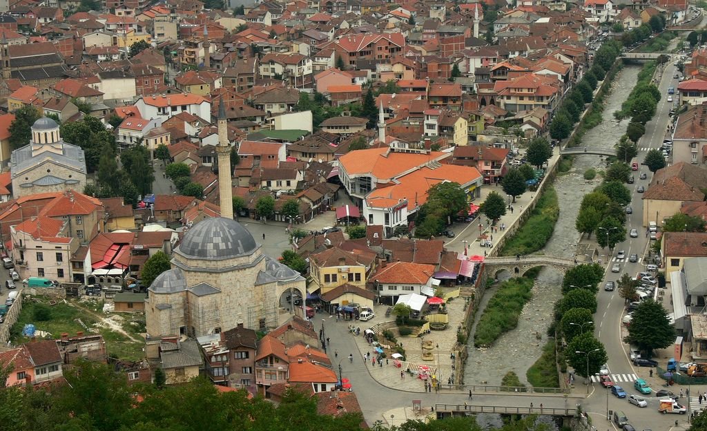 Aksion në Prizren: Inspektorët largojnë shitësit nga hapësirat publike