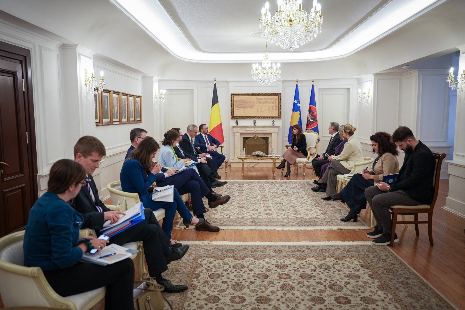 U.D. Presidentja Albulena Haxhiu, priti në takim Zëvendëskryeministrin dhe Ministrin e Punëve të Jashtme të Mbretërisë së Belgjikës, Maxime Prévot