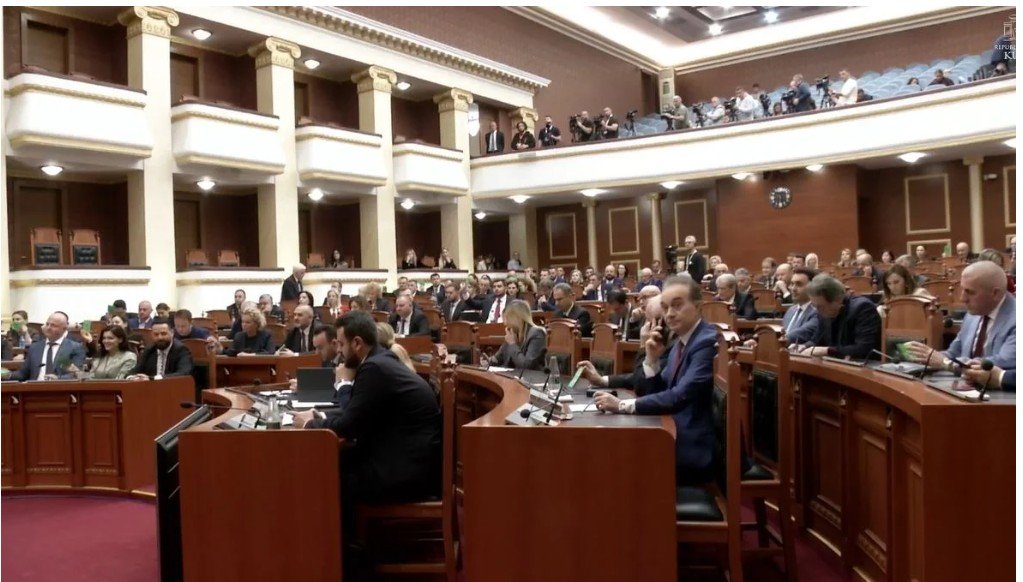 “S’duhet të shkelë fare në këtë sallë”, Balla i përgjigjet Balliut për projektligjin e Gardës së Republikës: Ju jeni fiks rasti kur s’dini se ç’kërkoni