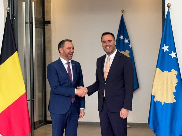 ​Konjufca takon homologun e tij beleg Maxime Prevot