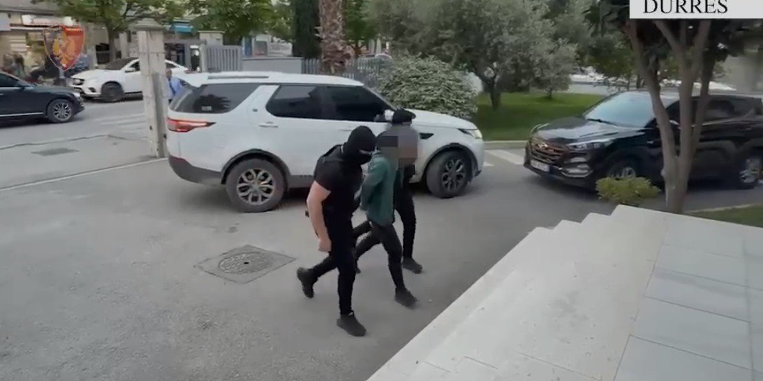 Sekuestrohen 8 kg kanabis, vihet në pranga 30-vjeçari! E kishte fshehur në një banesë të pabanuar