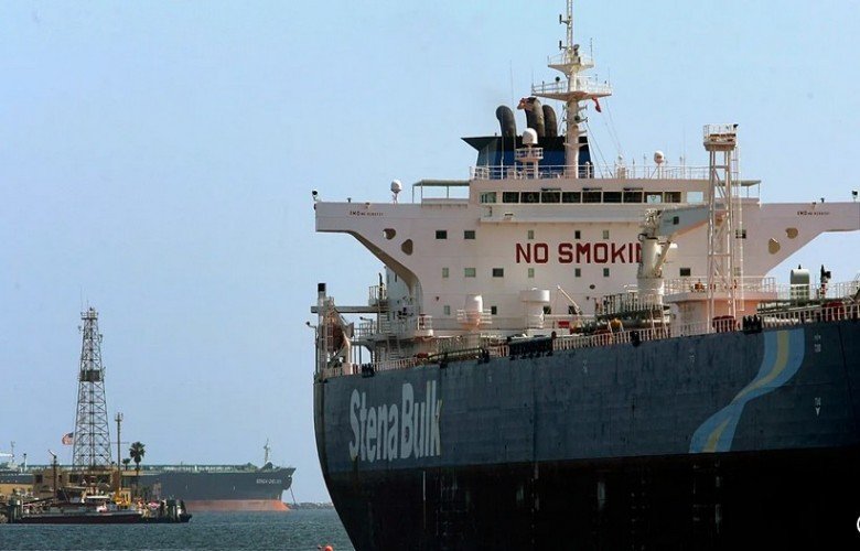 Çmimi i naftës bie mbi 10% pas hapjes së ngushticës së Hormuzit nga Irani