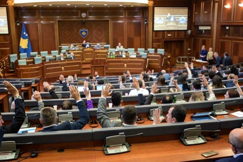 Dy javë drejt vendimit: Opozita akuzohet për bllokadë, kërkohet qartësi për presidentin