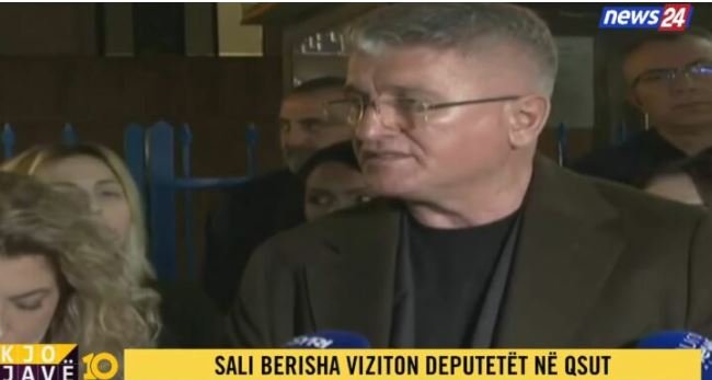 Shoqërimet e protestuesve në polici, Gjekmarkaj: Qeveri nën fuqinë e panikut, po dhunohen qëllimisht deputetët e PD
