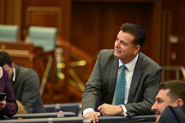 ​Bahtiri thirrje për unitet: Kosova mbi interesat partiake - Serbia po armatoset çdo ditë