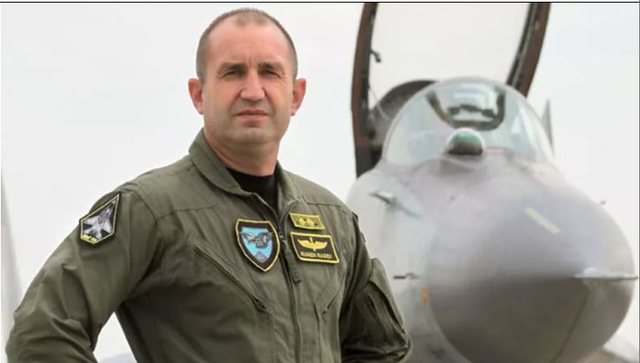 Orbani i ri bullgar: Kush është ish-Top Gun-i që u përplas me Zelenskyn