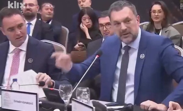 Ministri i jashtëm boshnjak kritikon ashpër Serbinë dhe Vuçiqin: Po i fshihni kriminelët e luftës