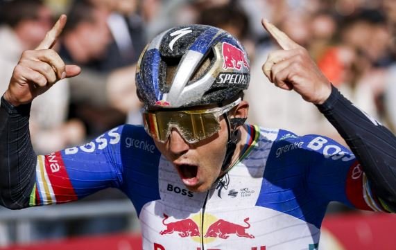 Evenepoel fiton sprintin kundër Skjelmoses