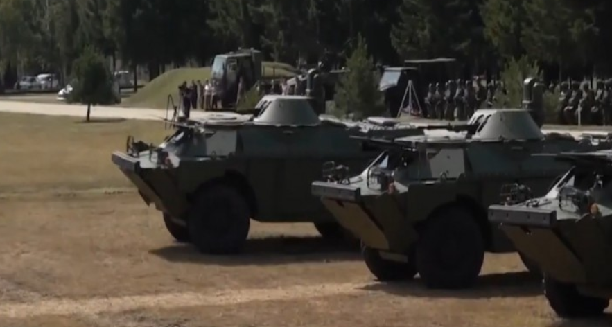 Serbia përdor marrëveshjen Kosovë–Shqipëri–Kroaci si shkas për militarizim