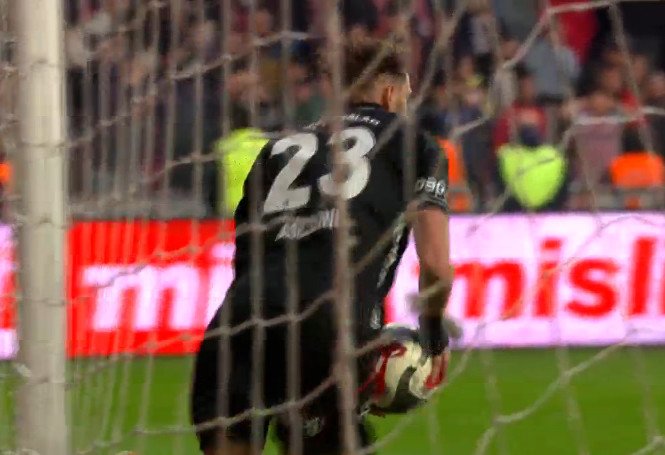 Kristjan Asllani “shkund” portën rivale në Turqi 
