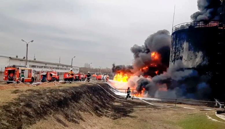 Ukraina godet rafineritë ruse pas lehtësimit të sanksioneve nga SHBA për naftën ruse
