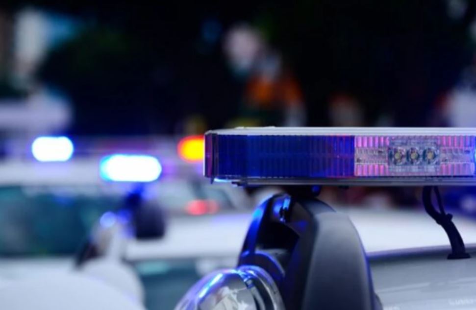 Alarm për bomba në dy qendrat tregtare në Shkup, policia evakuon qytetarët