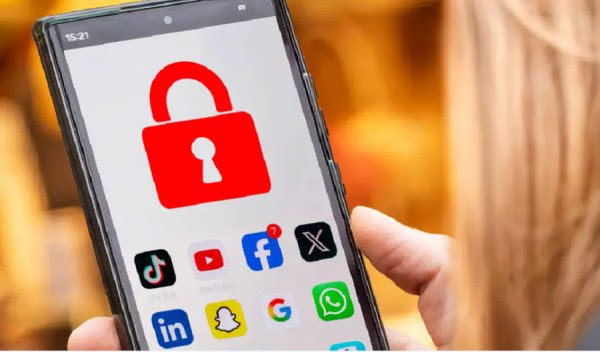​A duhet të ndalohen rrjetet sociale për fëmijët?