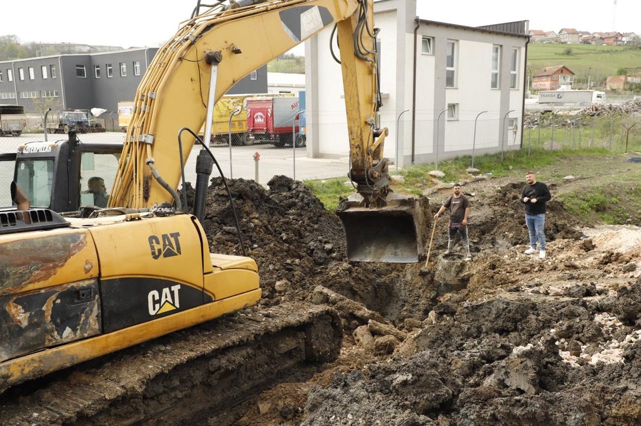 Peci prezanton punimet javore në Mitrovicë, fokus në infrastrukturë dhe mirëmbajtje urbane