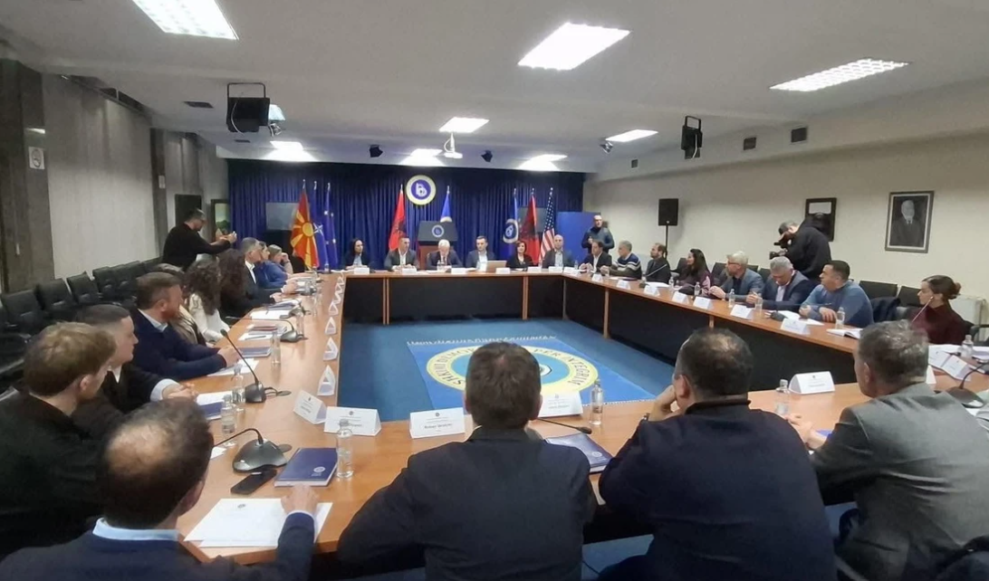 BDI kërkon dorëheqjen e Izet Mexhitit: Mickoski e mban nën kontroll me një dosje 320 faqe