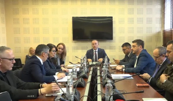 ​80 raste në Prokurori, vetëm tri aktakuza – auditorja Vlora Spanca diskuton në Komision