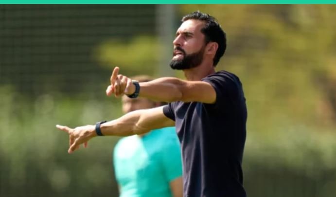 Arbeloa flet për fishkëllimat