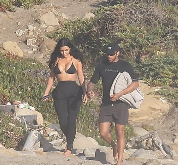 Lewis Hamilton dhe Kim Kardashian konfirmojnë romancën me momente intime në det