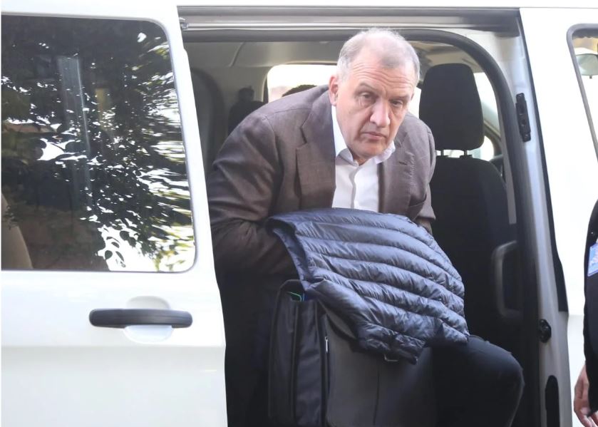 KSHH reagon për Beqajn: Mbajtja e të pandehurve në “kafaz”, në kundërshtim me standardet evropiane