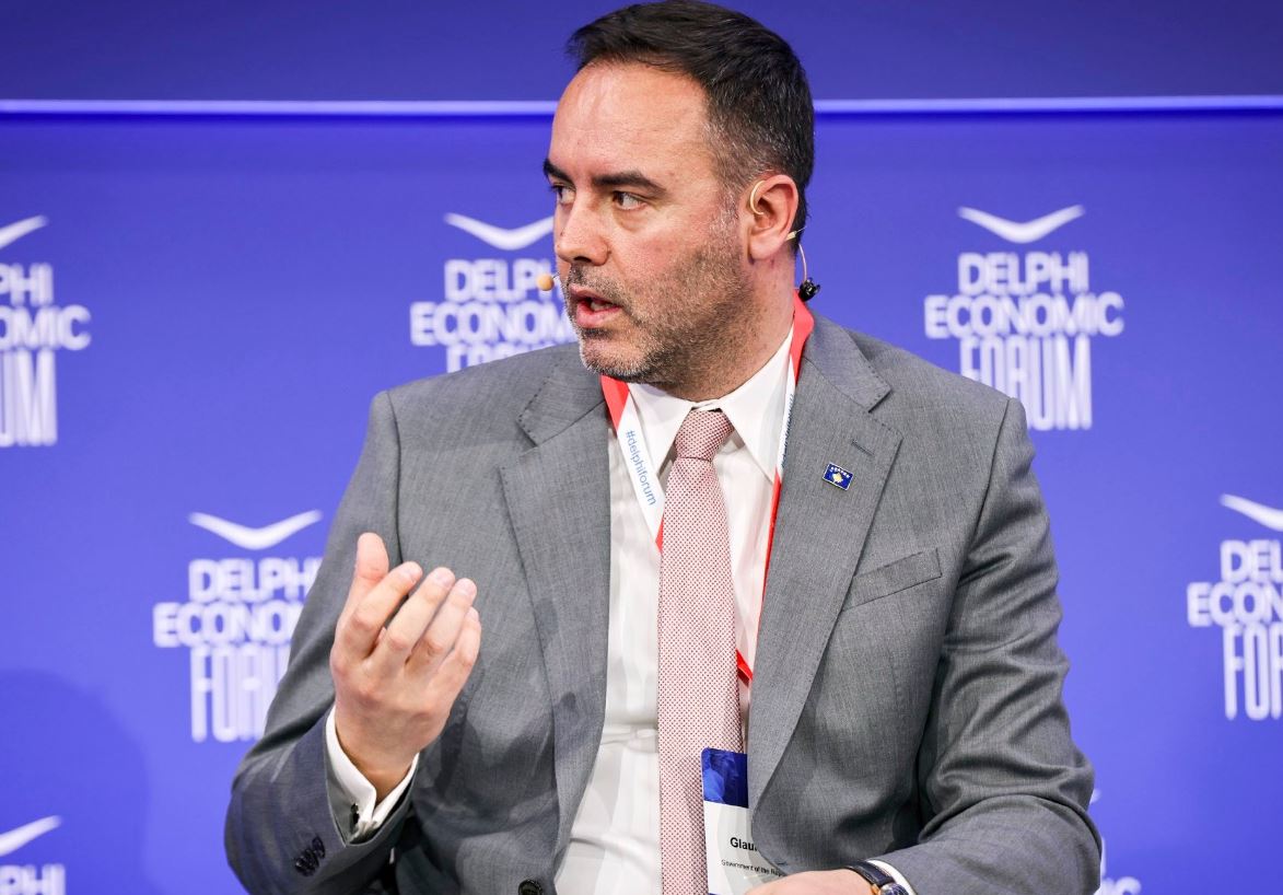 Konjufca në Greqi kërkon përshpejtim të integrimit të Kosovës në BE