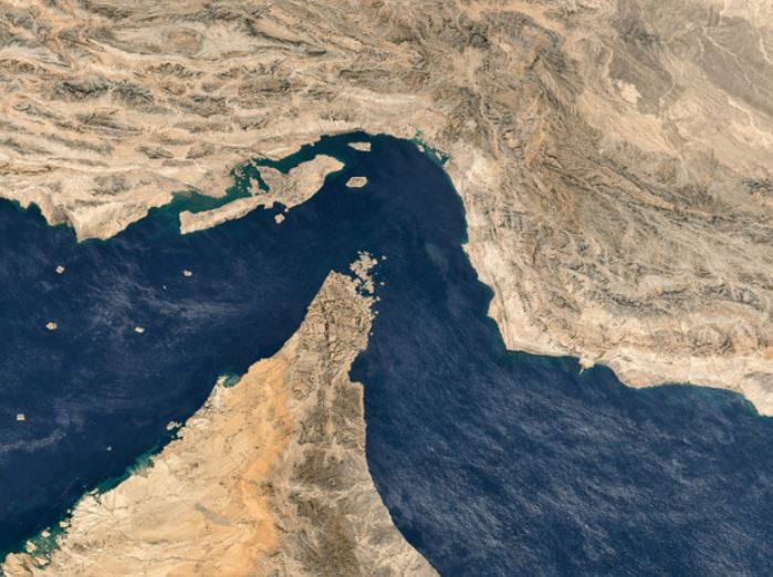 Irani depoziton të ardhurat e para nga tarifat në Hormuz në Bankën Qendrore
