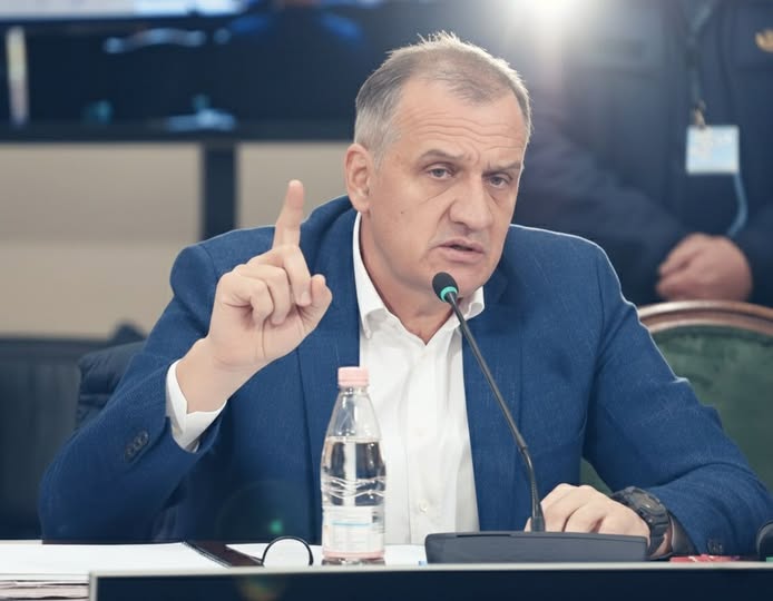 Beqaj letër nga burgu Ulsi Manjas dhe Fatmir Xhafës