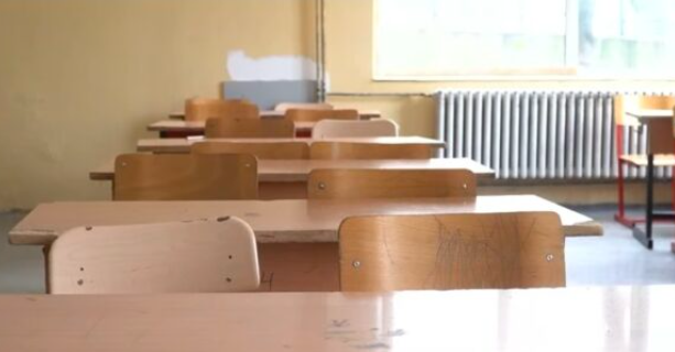 Deri 20 mijë euro gjobë për ata që “ndihmojnë” nxënësit të kopjojnë në testin e maturës shtetërore