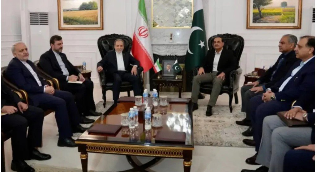 Bisedime në Islamabad për zhvillimet rajonale, kreu i diplomacisë iraniane takim me shefin e ushtrisë pakistaneze