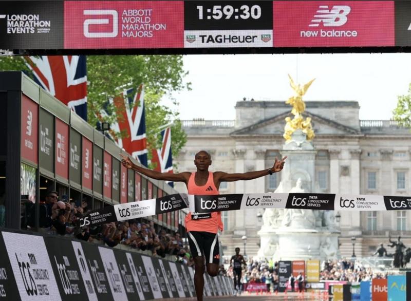 Sabastian Sawe është i pari atlet që mbyll maratonën nën 2 orë!