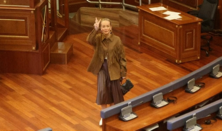 Reagon Adriana Matoshi pas bojkotit: Nga shtëpia mburren, në Kuvend nuk vijnë
