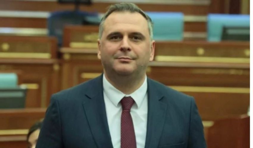 “Janë radikalizu” – Reagon Bajqinovci “godet” analistët