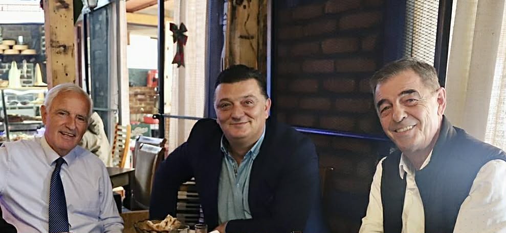 Fotografi e rrallë, tre burrat e Kosovës…